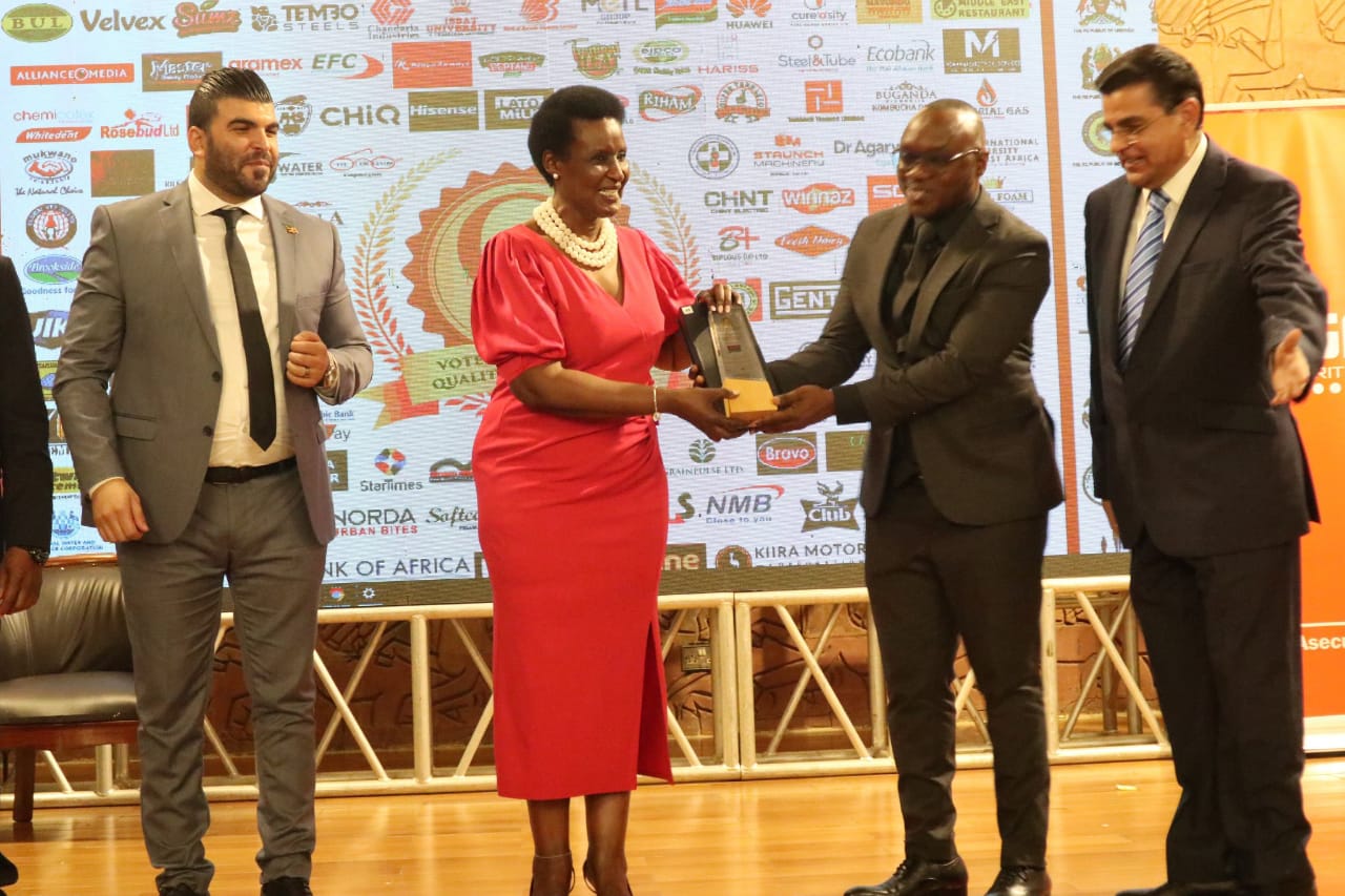 Hon. Amelia Kyambadde awarding Indomie Brand presented to Mr Kennedy